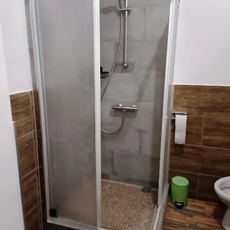 Apartment Appartementshaus. Einzelzimmer Wc/dusche, Gemeinschaftskuche, Zentral, Parkplatz Kostenlos In 91639 Wolframs-Eschenbach