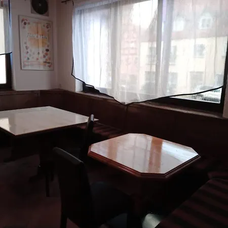 Apartment Appartementshaus. Einzelzimmer Wc/dusche, Gemeinschaftskuche, Zentral, Parkplatz Kostenlos In 91639