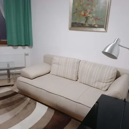 Apartment Appartementshaus. Einzelzimmer Wc/dusche, Gemeinschaftskuche, Zentral, Parkplatz Kostenlos In 91639 Wolframs-Eschenbach