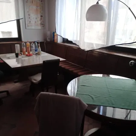 Appartementshaus. Einzelzimmer Wc/dusche, Gemeinschaftskuche, Zentral, Parkplatz Kostenlos In 91639 Wolframs-Eschenbach