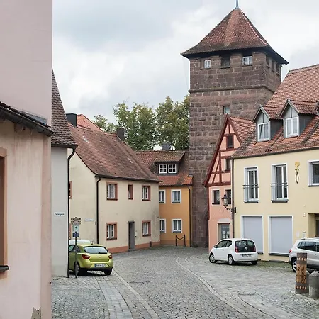 Appartementshaus. Einzelzimmer Wc/dusche, Gemeinschaftskuche, Zentral, Parkplatz Kostenlos In 91639 Wolframs-Eschenbach
